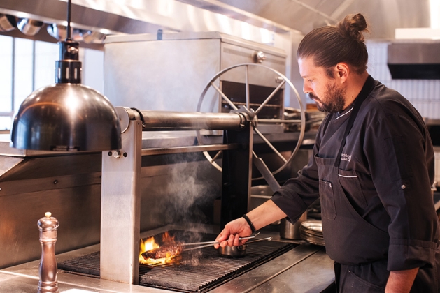 Chef Martín Morelli working in the kitchen.